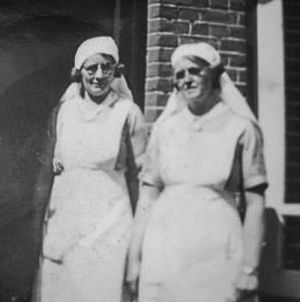 Sisters Suus Dermout and Mien Deenik