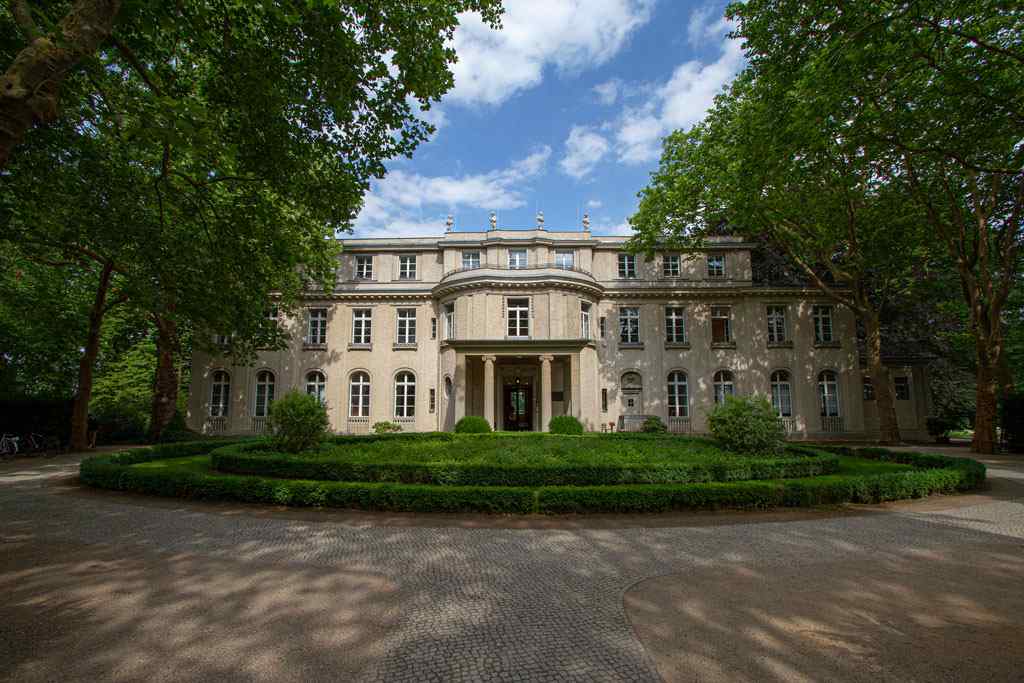 The villa Am Großen Wannsee 56–58