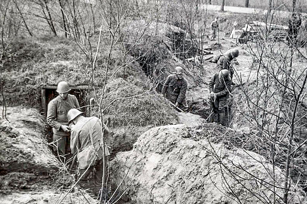 The 'Grebbelinie' was fortified with bunkers, trenches, anti-tank obstacles, flood zones and camouflaged positions to strengthen defences against a possible invasion