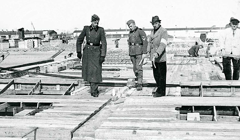 SS check the work of the slave labourers 