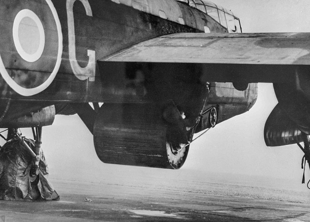 "Upkeep" bouncing bomb mounted under Gibson's Lancaster B III (Special)