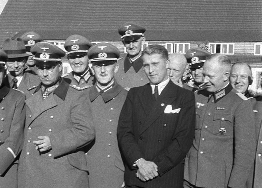 F.l.t.r. General Friedrich Olbricht , Major Heinz Brandt and Wernher von Braun at Peenemünde, March 1941