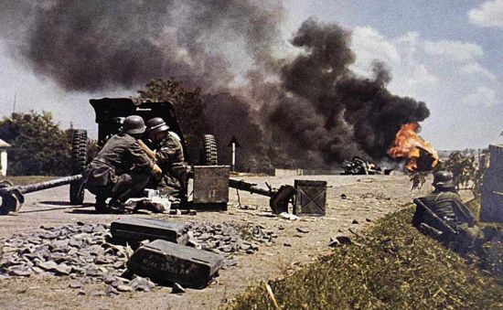 Heavy figthing in the streets and fiels all over the Soviet Union