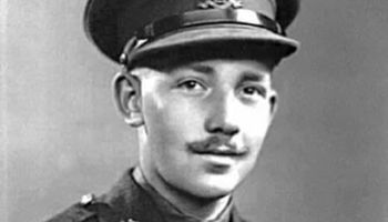 Captain Sir Tom Moore dies at 100