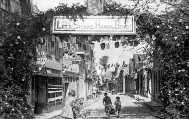 A liberation  victory arch