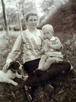 Fritz with his mother and the family dog