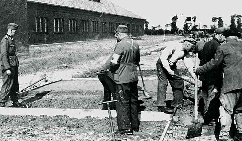 SS supervise the work of the slave labourers