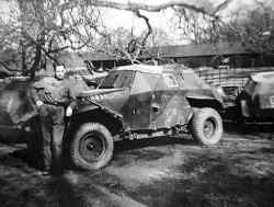 Daan next to a brigade Humber Light Reconnaissance Car (LRC) Mk I, UK 1940