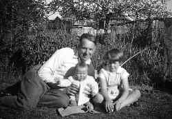 Daan with the newborn Richard and his daughter Veronica