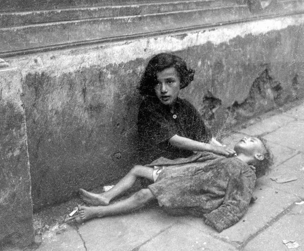 Starving children, women and men in the ghetto's