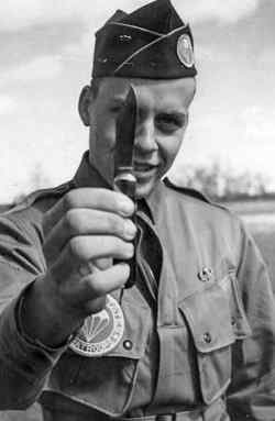 Glen showing his trench knife