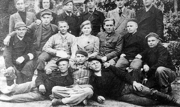 Prisoners after the liberation on April 11, 1945