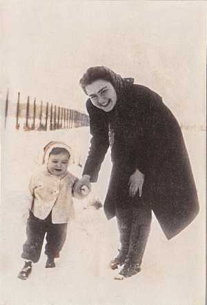 Eva Umlauf and her mother