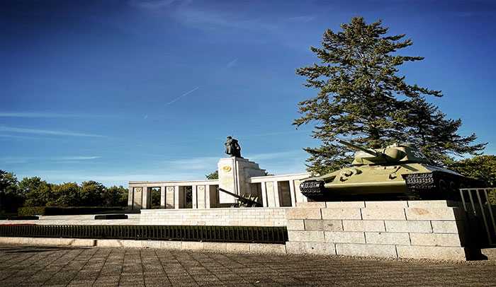 The Soviet Memorial with T-34  tank